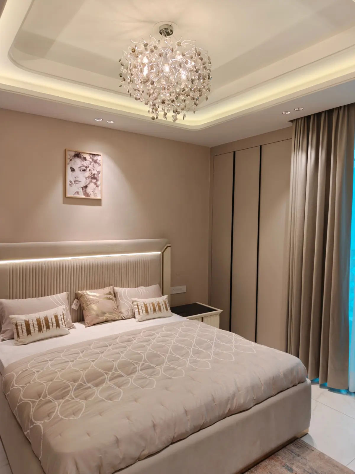 Roseró Elena guest bedroom